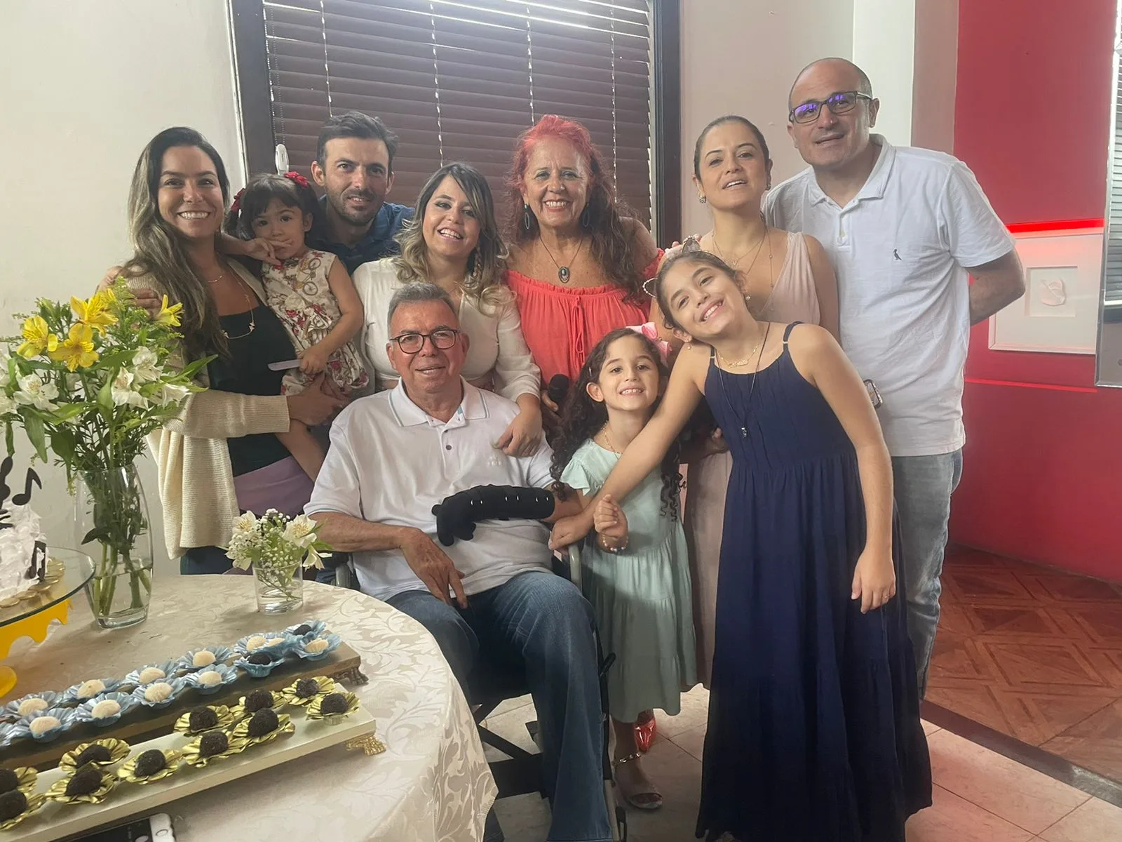 Juvenal Duarte marca entrada no rol dos 70 anos rodeado dos mais queridos