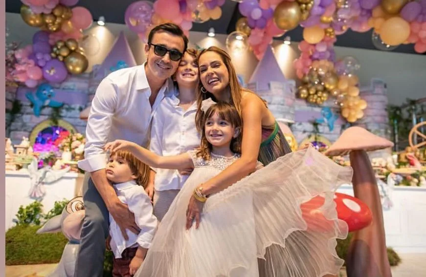Marília Queiroz e Did Machado comemoram os cinco anos da filha Ava