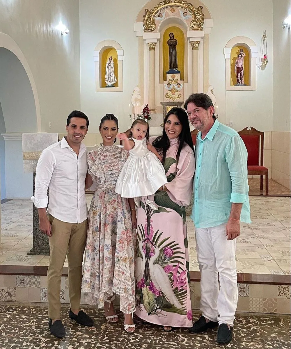 Maria Célia e Cid Gomes batizam a filha Maria Carolina na Serra da Meruoca