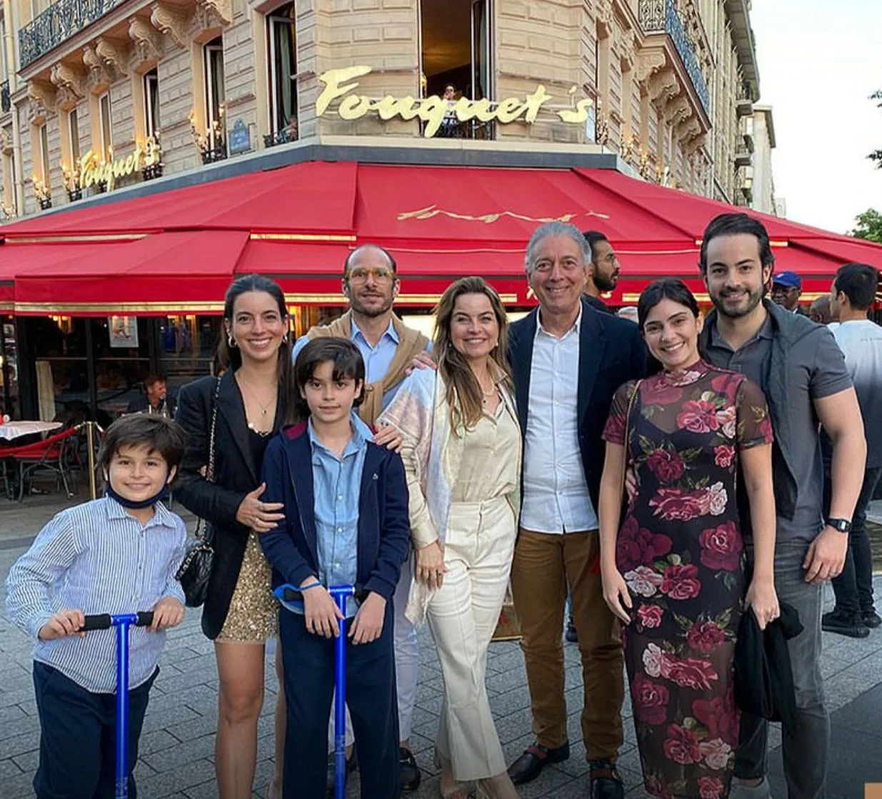 Afrânio Barreira brinda aniversário de 65 anos em Paris