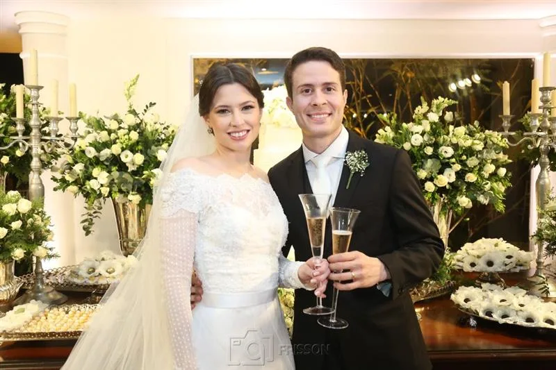 Mirian Mota e Fradique Ventura sobem ao altar e celebram o amor