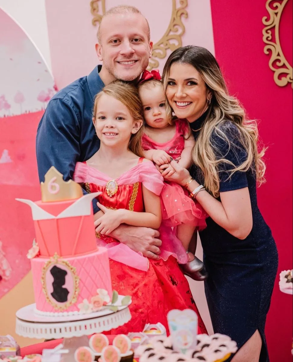 Lia Bastos e Tiago Lourenço festejam os seis anos da filha Beatriz