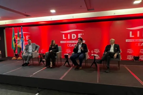 Lucas Fiúza palestra para empresários em almoço-debate do Lide Ceará