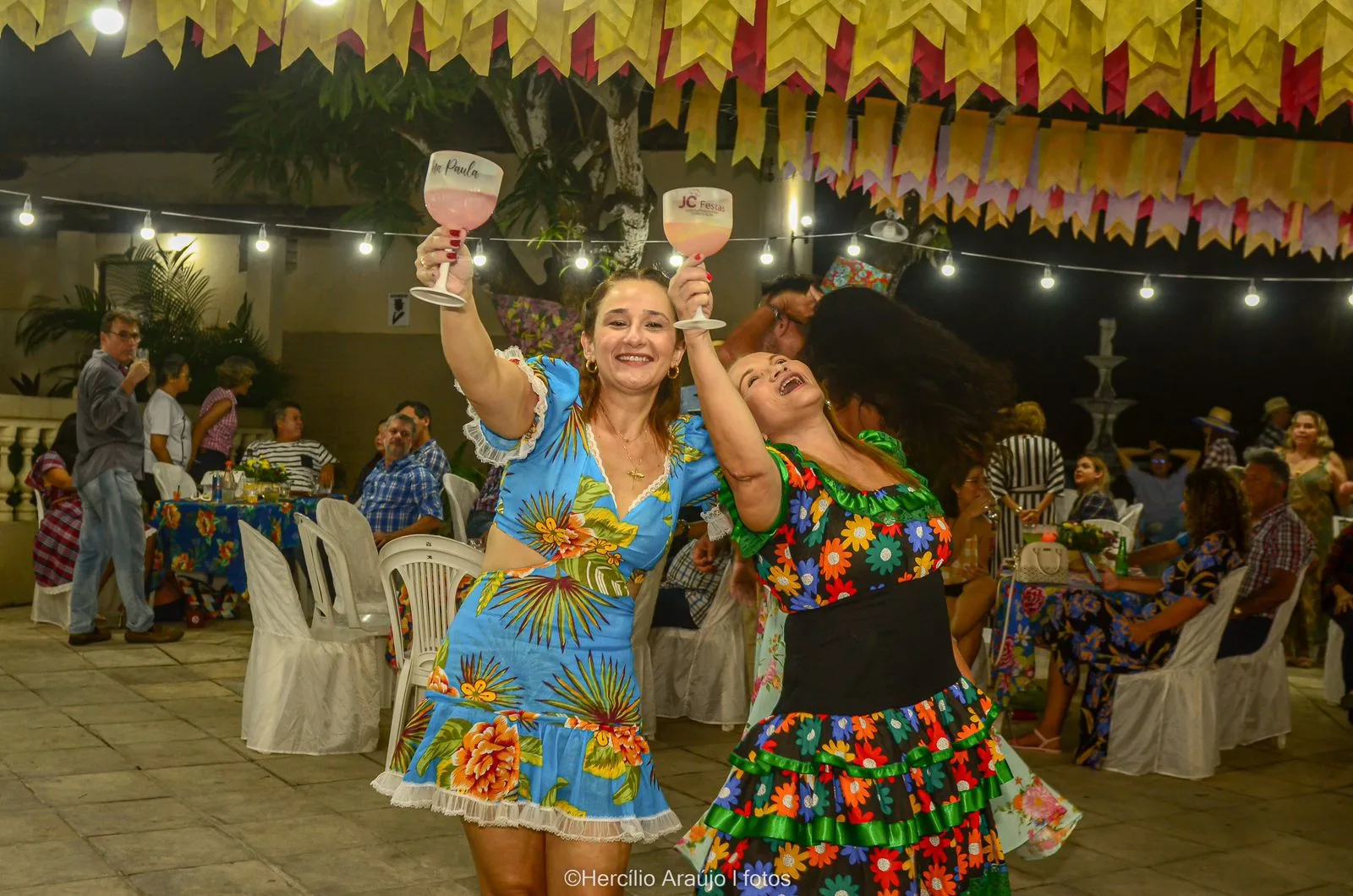 São João da JC Festas reúne amigos em noite alegre de música e quadrilha