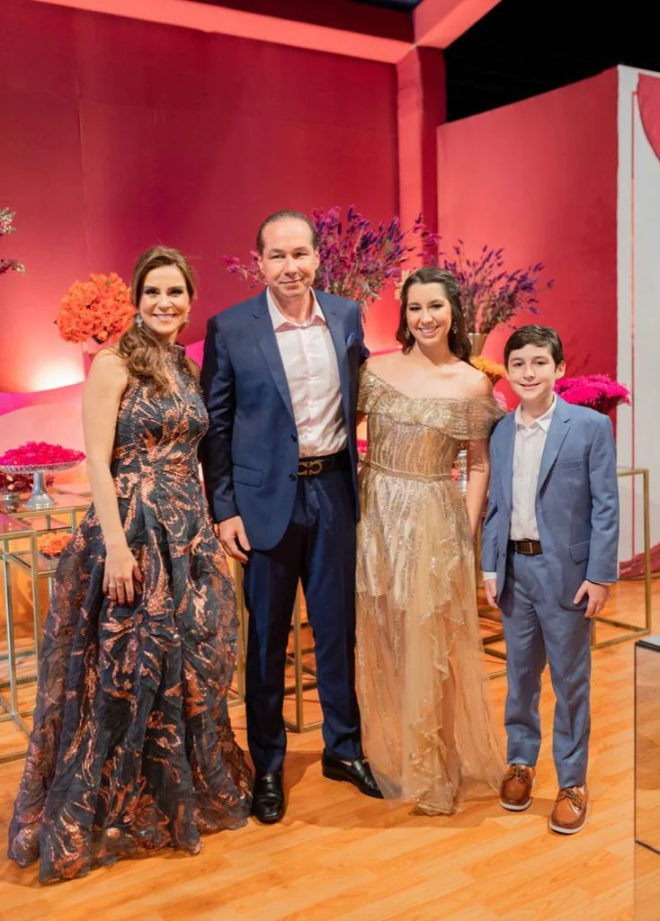 Laura Jucá e Joaquim Araújo armam festa para celebrar os 15 anos da filha Maria Luiza