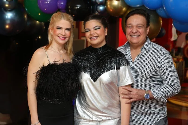 Cleto Gomes reúne familiares e amigos para celebrar os 14 anos da filha Thaís Gomes