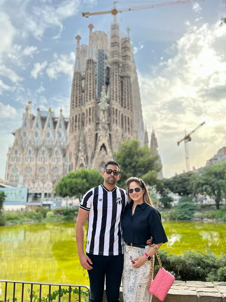 Larissa e Igor Pinto curtem férias na Espanha