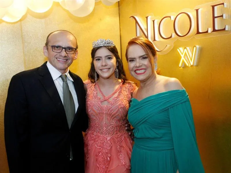 Cláudia Alexandre e Emanoel Ponte armam festa de 15 anos para filha Nicole