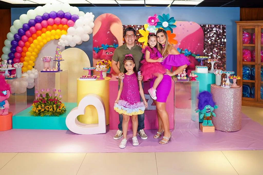 Aline e Andrei Aguiar comemoram os 4 anos da filha Liz