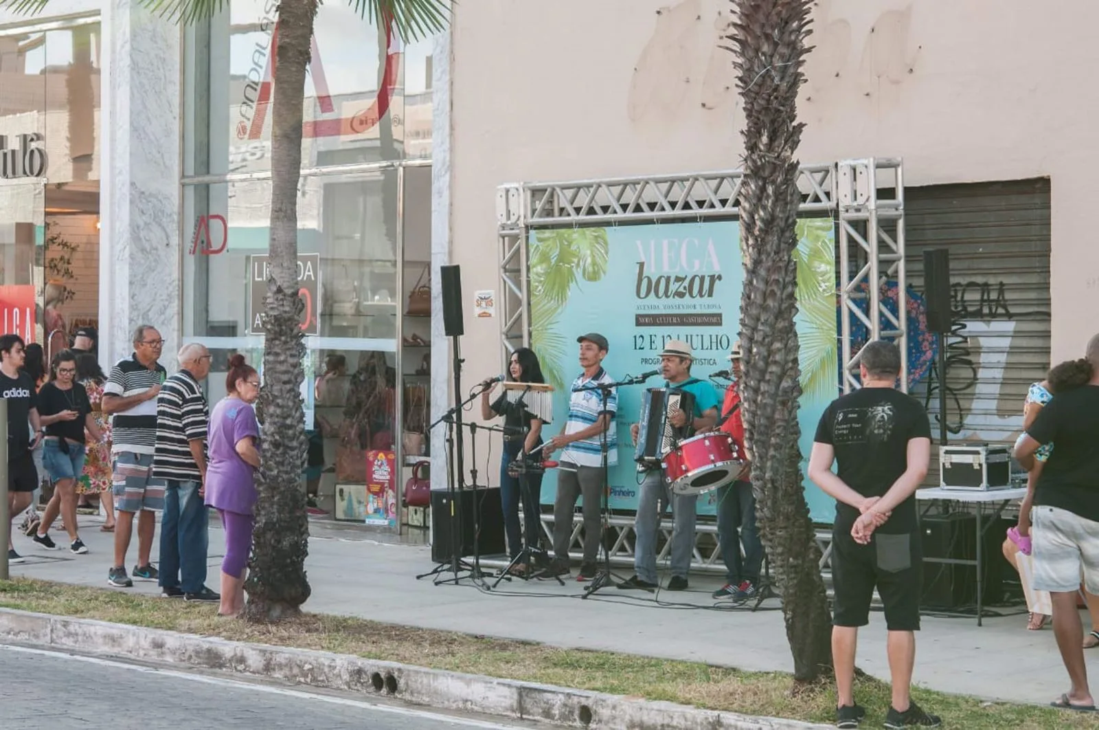 Bazar da Monsenhor Tabosa segue nesse sábado com descontos de até 70%