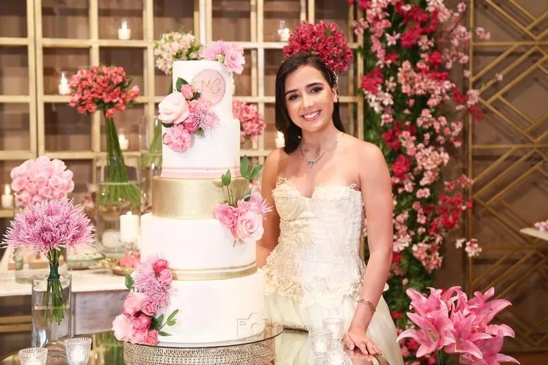 Renata e Fernando Bezerra celebram o début da filha Maria Giulia