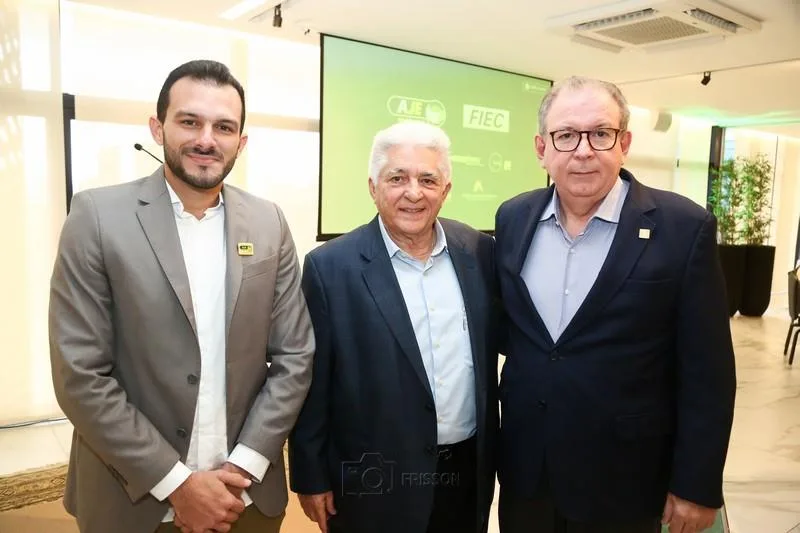 AJE Fortaleza realiza almoço empresarial com Deusmar Queirós