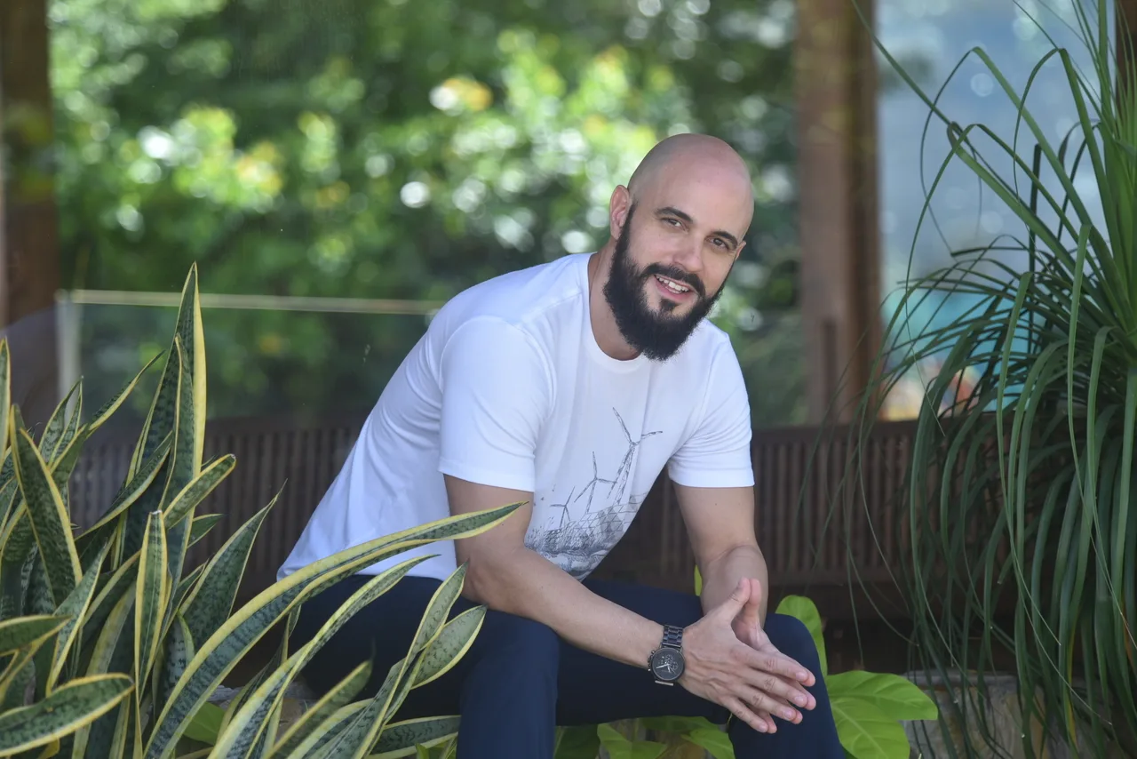 Criador do projeto “Vida na Seca”, Rafael Studart usa biomimética em empresa de vestuário