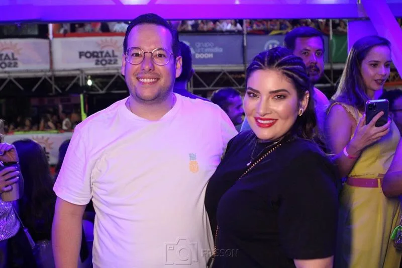 Gabriel e Tanara Joca recebem amigos e parceiros no camarote da Star Capital, no Fortal