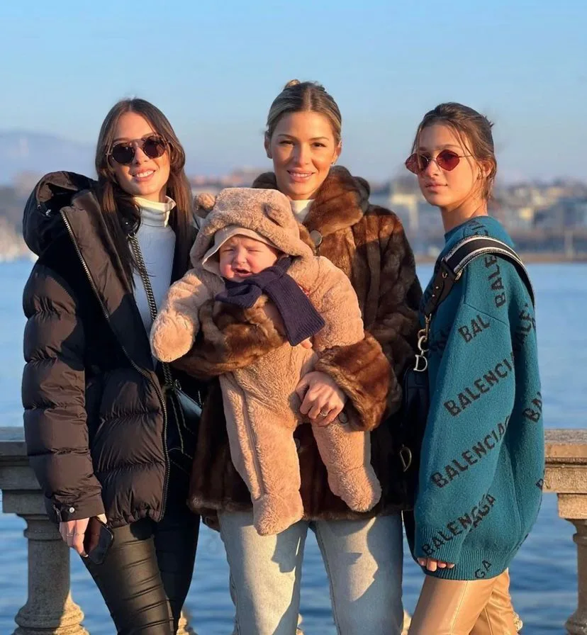 Bruna Waleska curte férias em Paris com a família