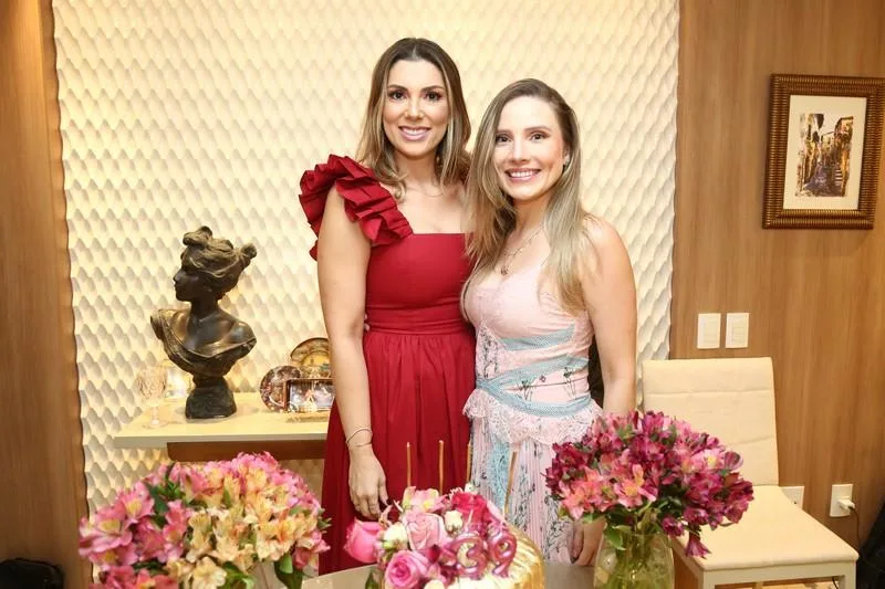 Renata Viana arma happy hour para B-Day da amiga Camilla Albuquerque