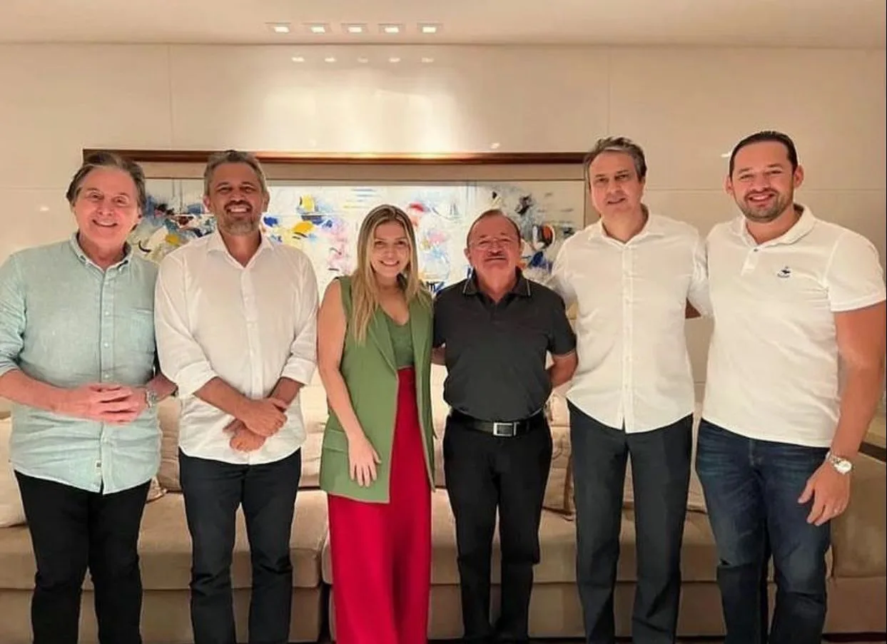 Renata Almeida renuncia, em menos de 24 horas, à candidatura de vice na chapa de Elmano Freitas