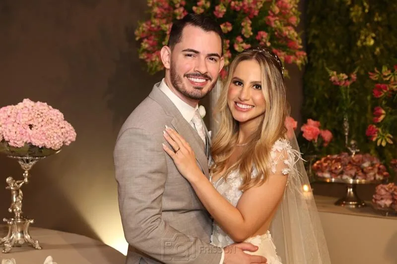 Juliana Martins e Ronaldo Rezende tornam-se marido e mulher pela lei de Deus