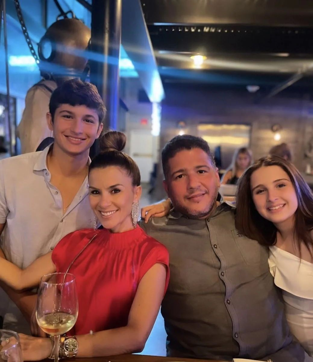 Mozart Gomes brinda a nova idade durante viagem com a família