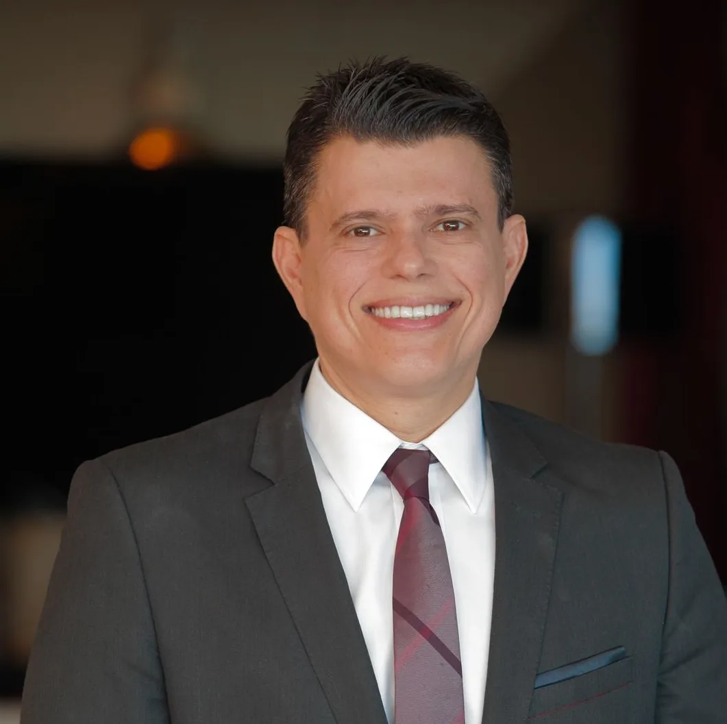 Abelardo Targino promove a 18º Edição do Simpósio Mácula
