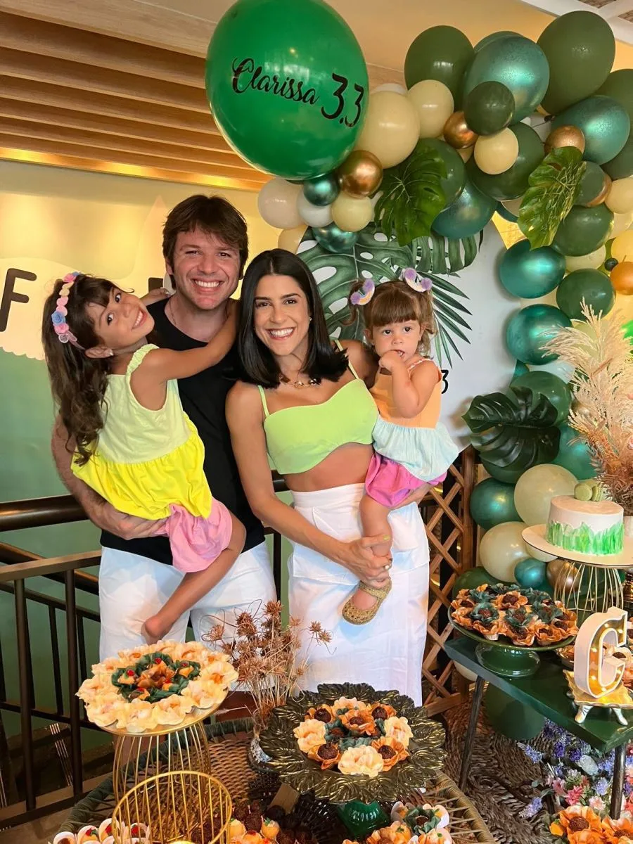 Clarissa Aguiar comemora aniversário com os mais queridos