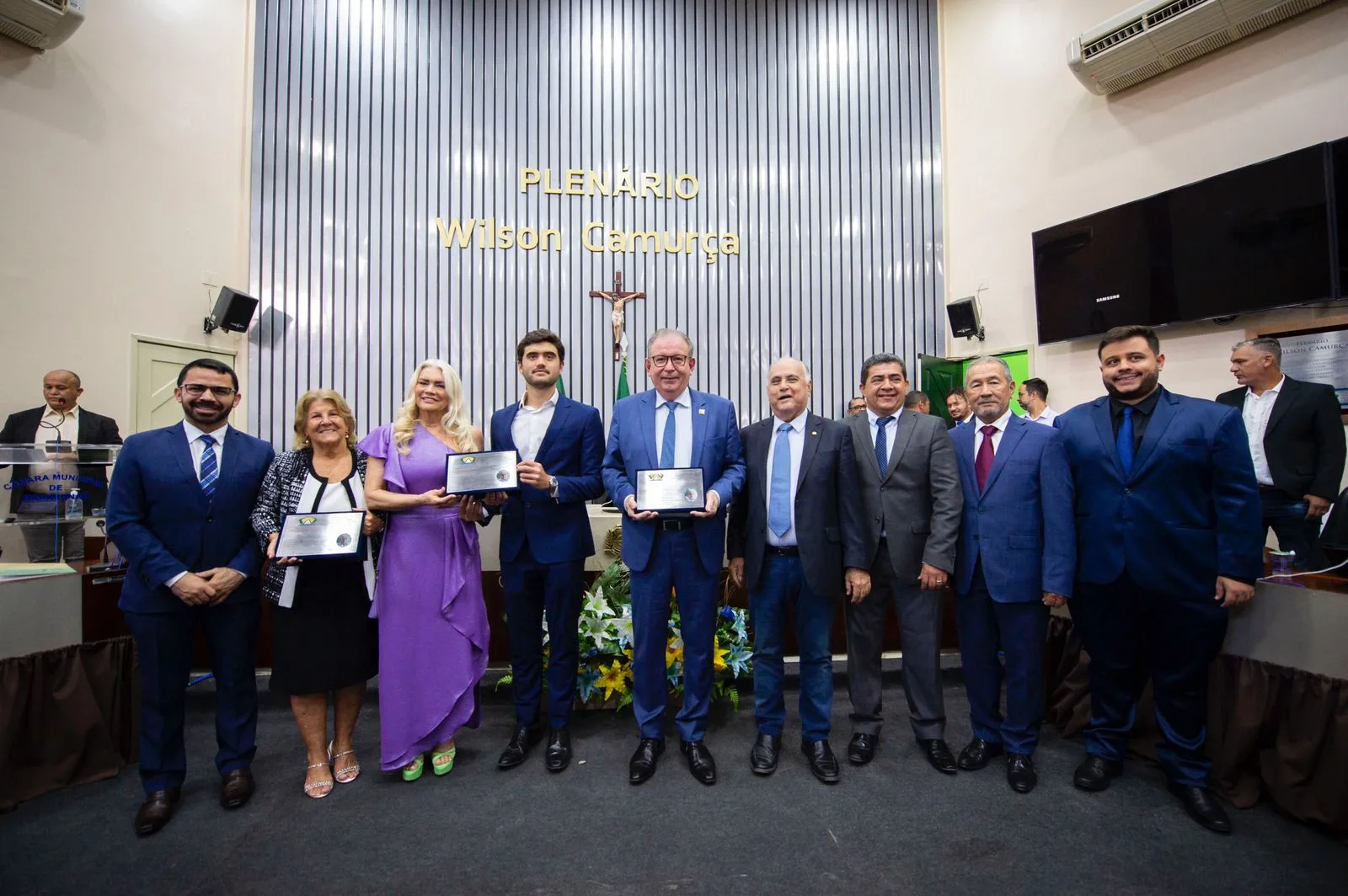 Empresários recebem Medalha Ivens Dias Branco na Câmara Municipal de Maracanaú