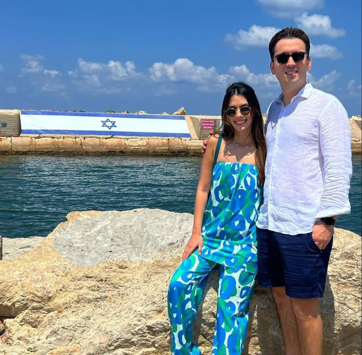 Camila Melo e Victor Moreira curtem temporada de férias em Israel