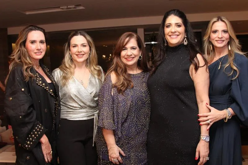 Elisa Oliveira festeja passagem pela folhinha com alegria