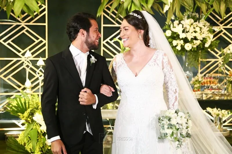 Nayara Lopes e Lucas Souza celebram sua união em Deus com muito frisson