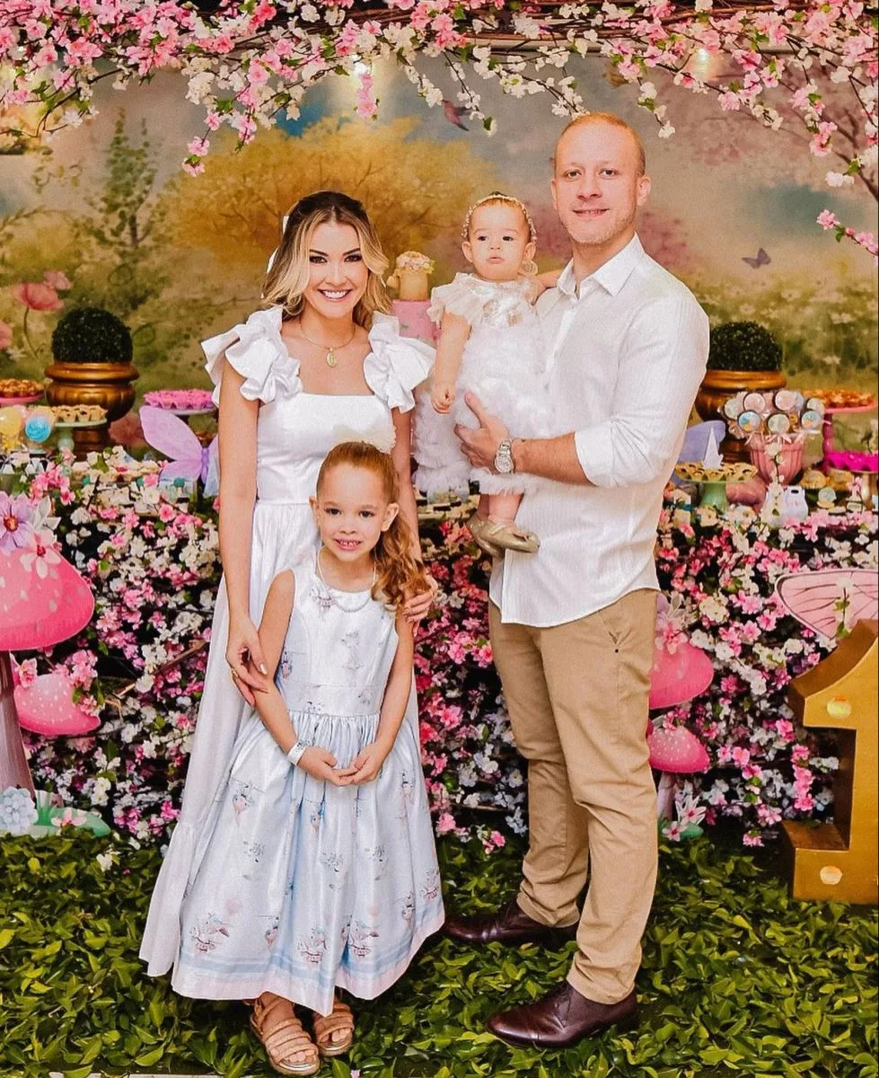 Lia Bastos e Tiago Lourenço celebram o primeiro aninho da filha Catarina