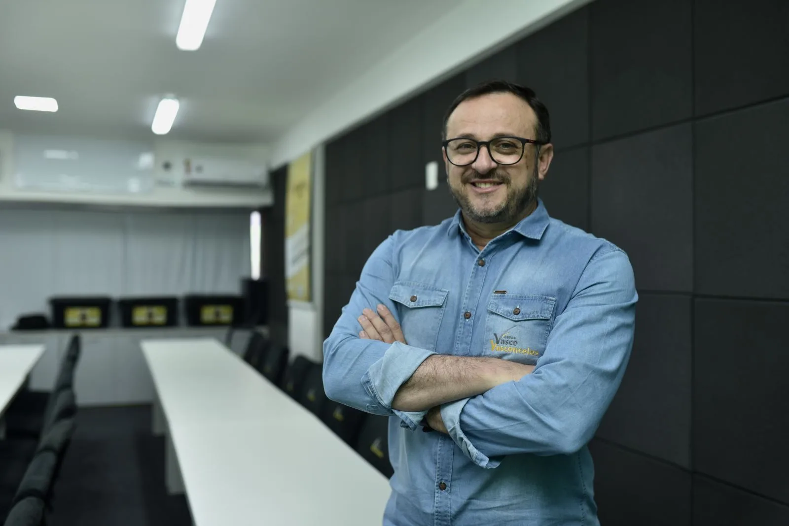 Professor e educador, Vasco Vasconcelos ensina física e matemática de forma leve; confira entrevista