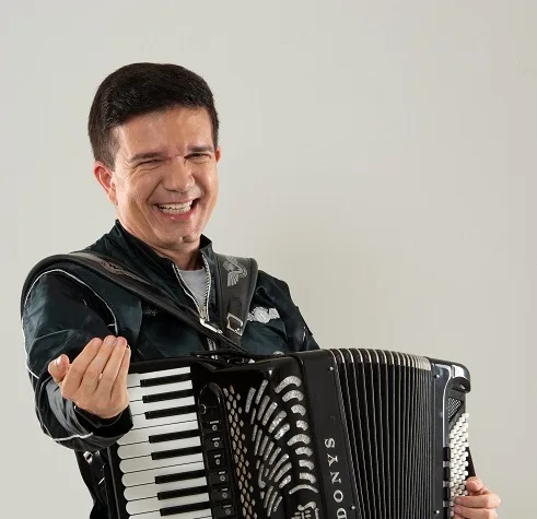 Waldonys comemora aniversário de 50 anos com show no Teatro RioMar Fortaleza