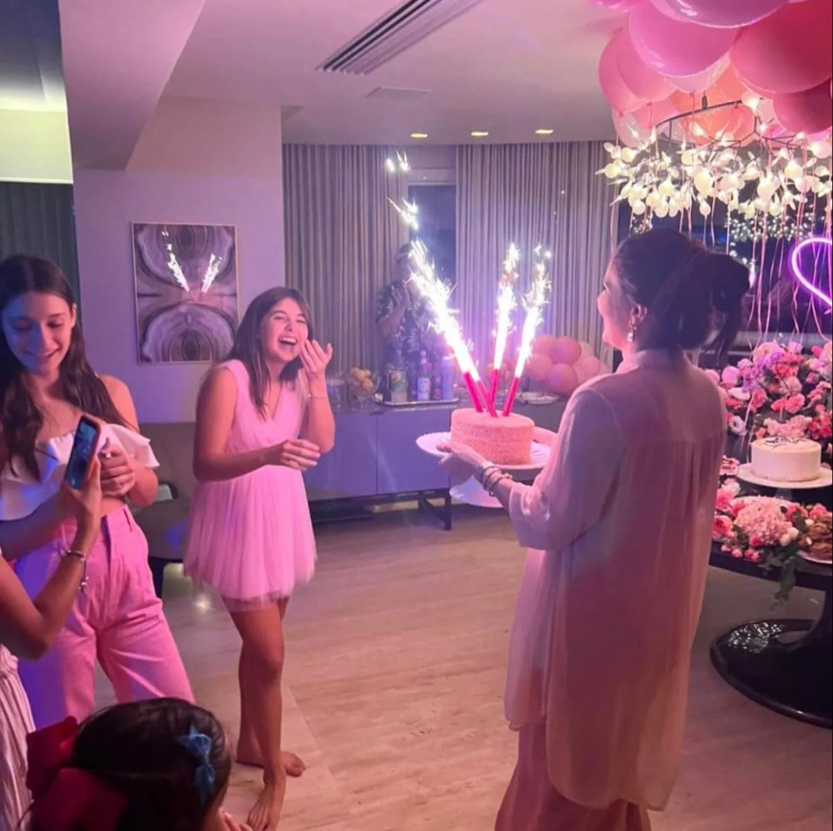 Aline Pinho faz festa surpresa para comemorar os 12 anos da filha Liz