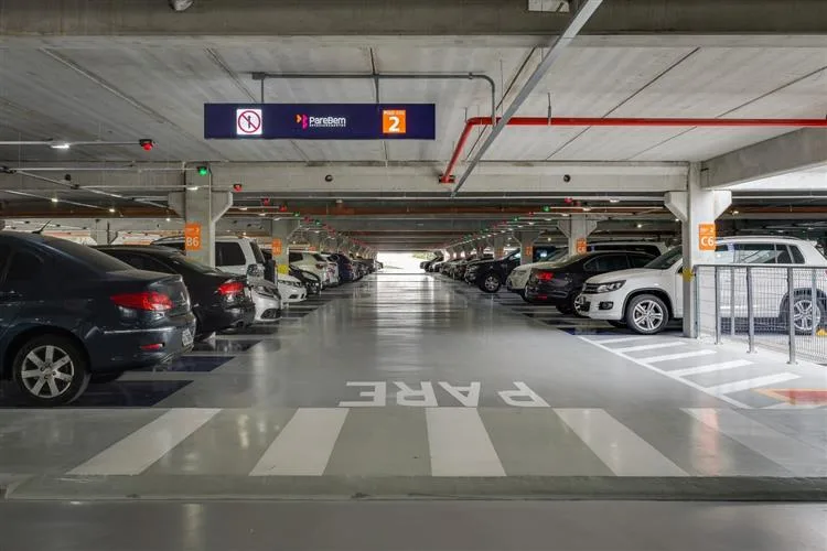 "Danos em estacionamentos", por Roberto Victor