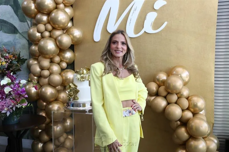 Michelle Aragão celebra mais uma primavera com turma de amigas