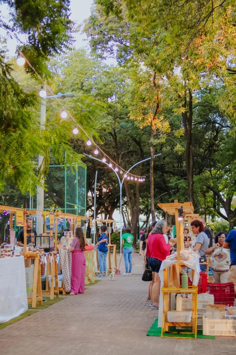 Auê Feira Criativa retorna à Praça das Flores neste sábado, 10, com programação imperdível