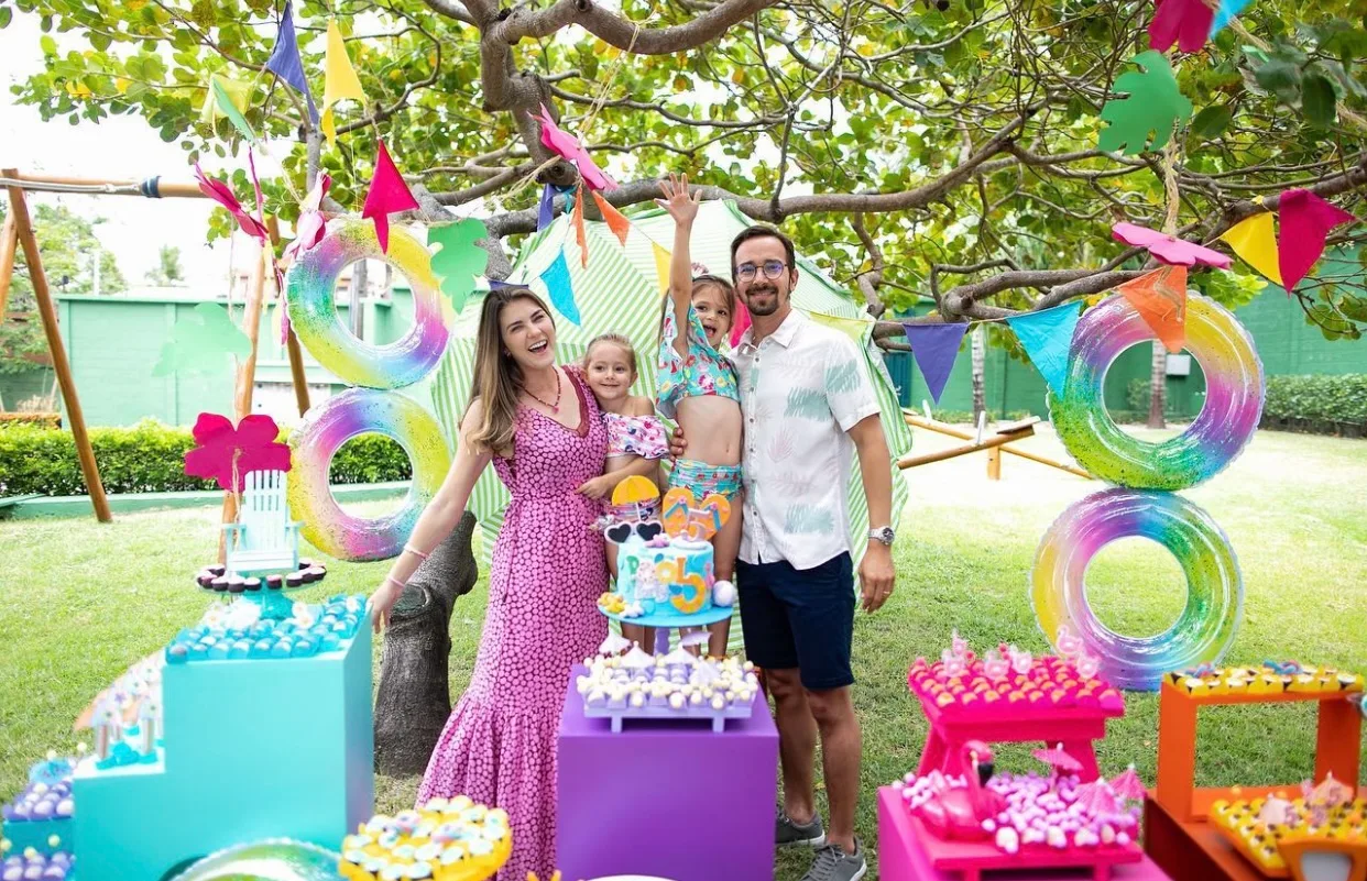 Victoria Erel e Victor Pontes festejam os cinco anos da filha Esther