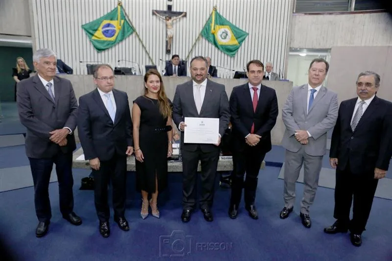 Assembleia Legislativa do Ceará homenageia o Sinduscon-CE pelos seus 80 anos