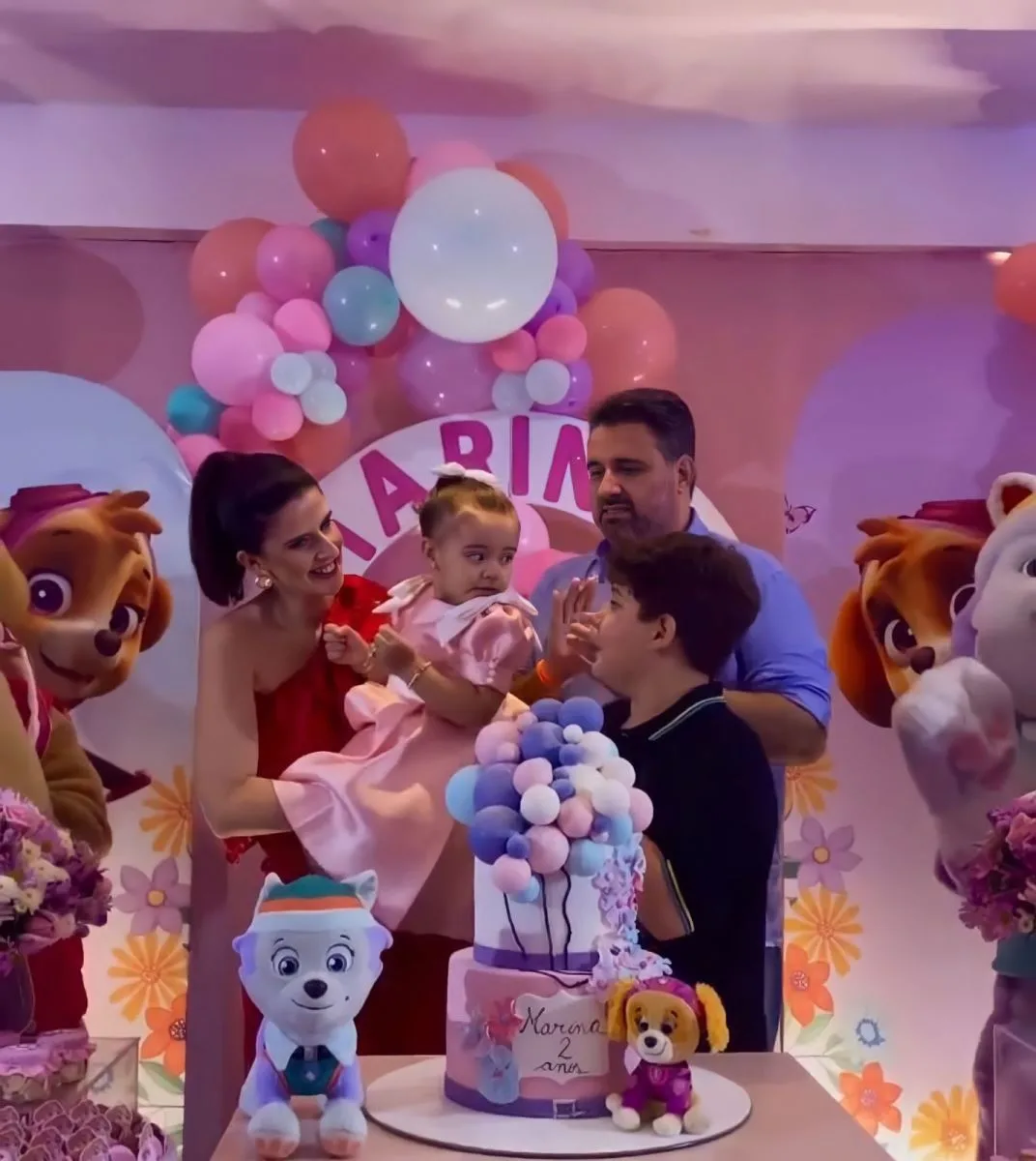 Mariana Melo e Thiago Moraes celebram a vida da filha Marina no Plus Buffet
