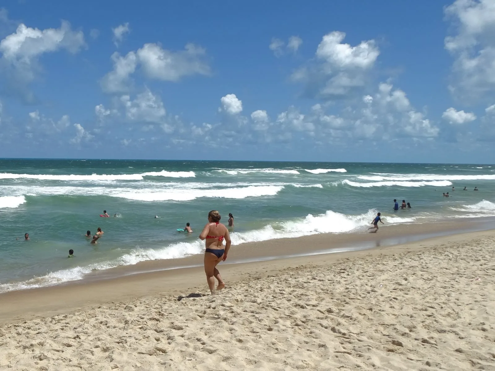 23 praias de Fortaleza estão próprias para banho, indica boletim da Semace