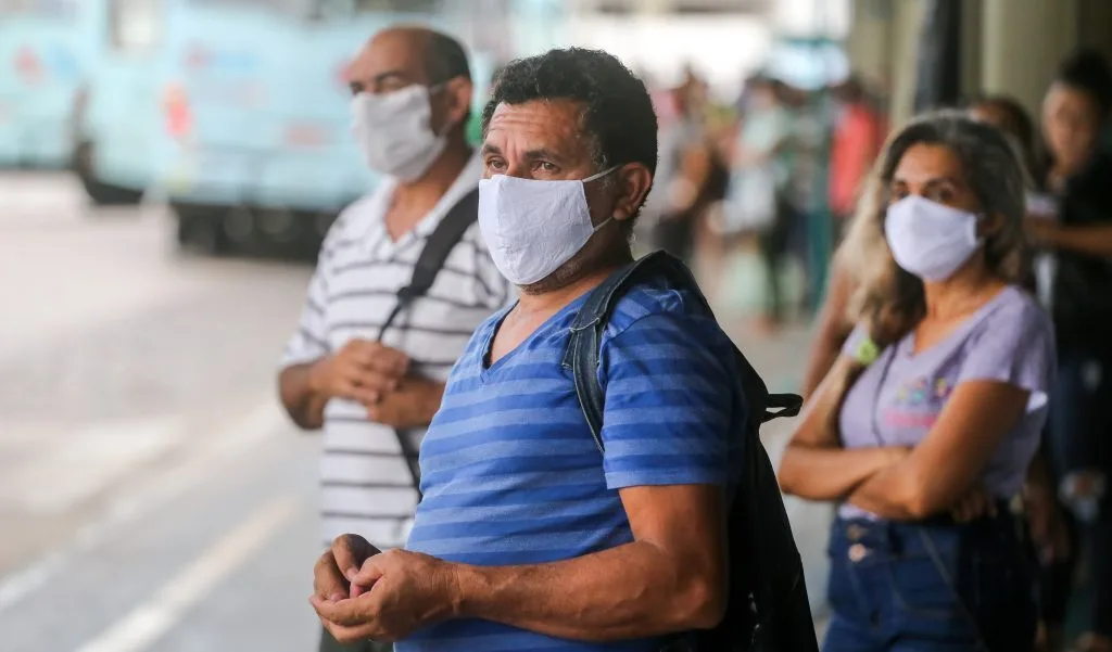 Em novo decreto, uso de máscara em transporte público deixa de ser obrigatório no Ceará