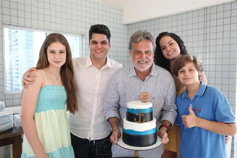 Paulo Miranda festeja aniversário com familiares e amigos