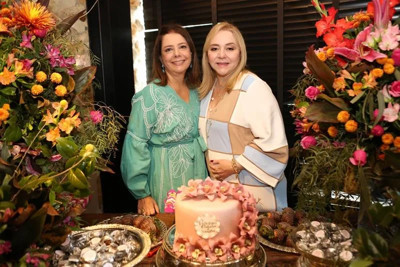 Sandra Fujita e Cláudia Gradvohl recebem os parabéns em festa dupla