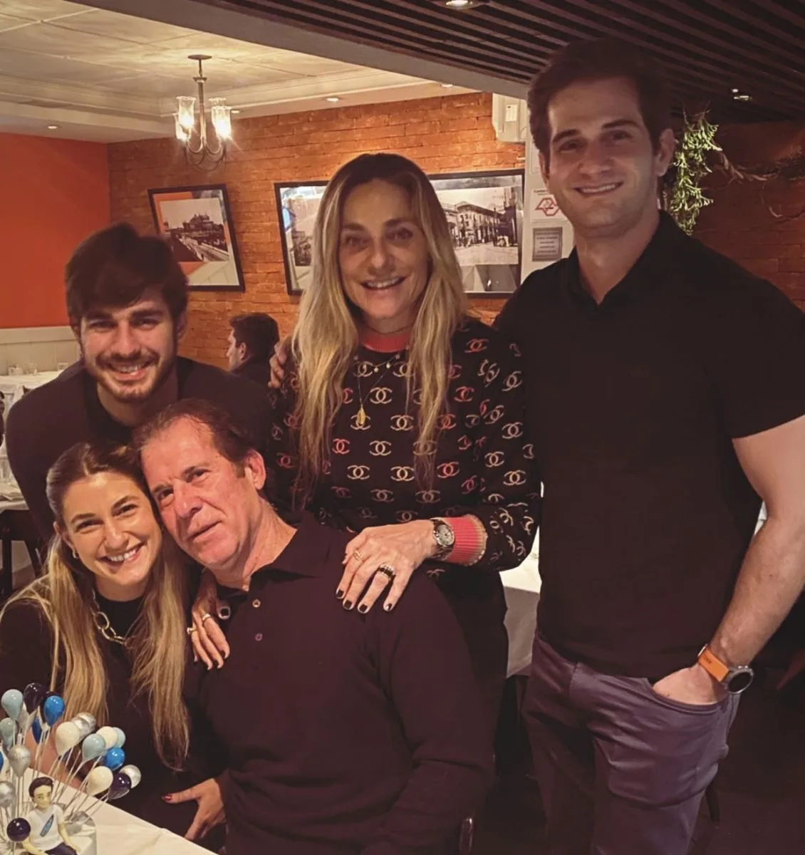 Arthur Magalhães brinda aniversário ao lado da família