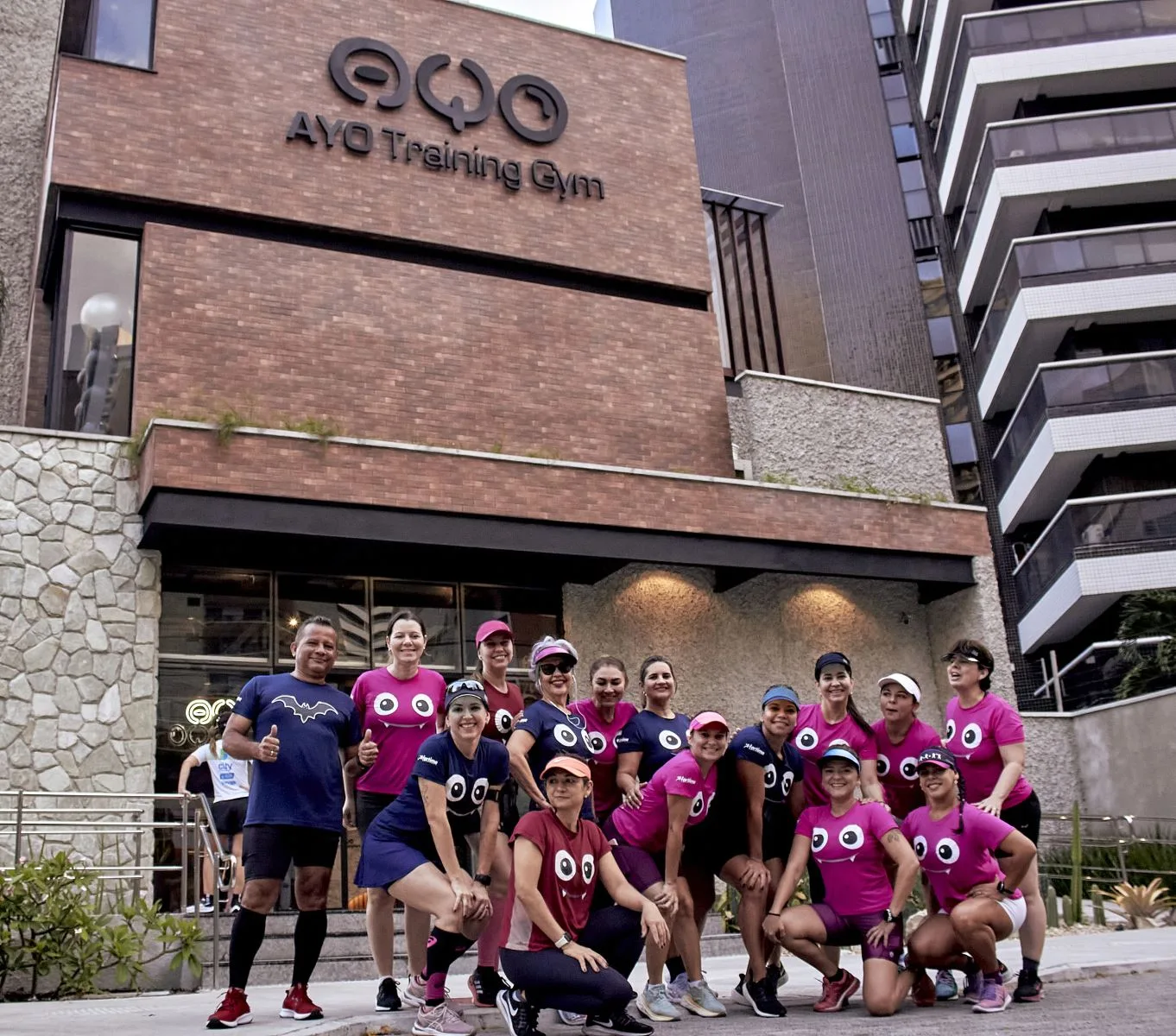 AYO Training Gym reúne dezenas de corredores em treino com assessorias esportivas na Beira Mar