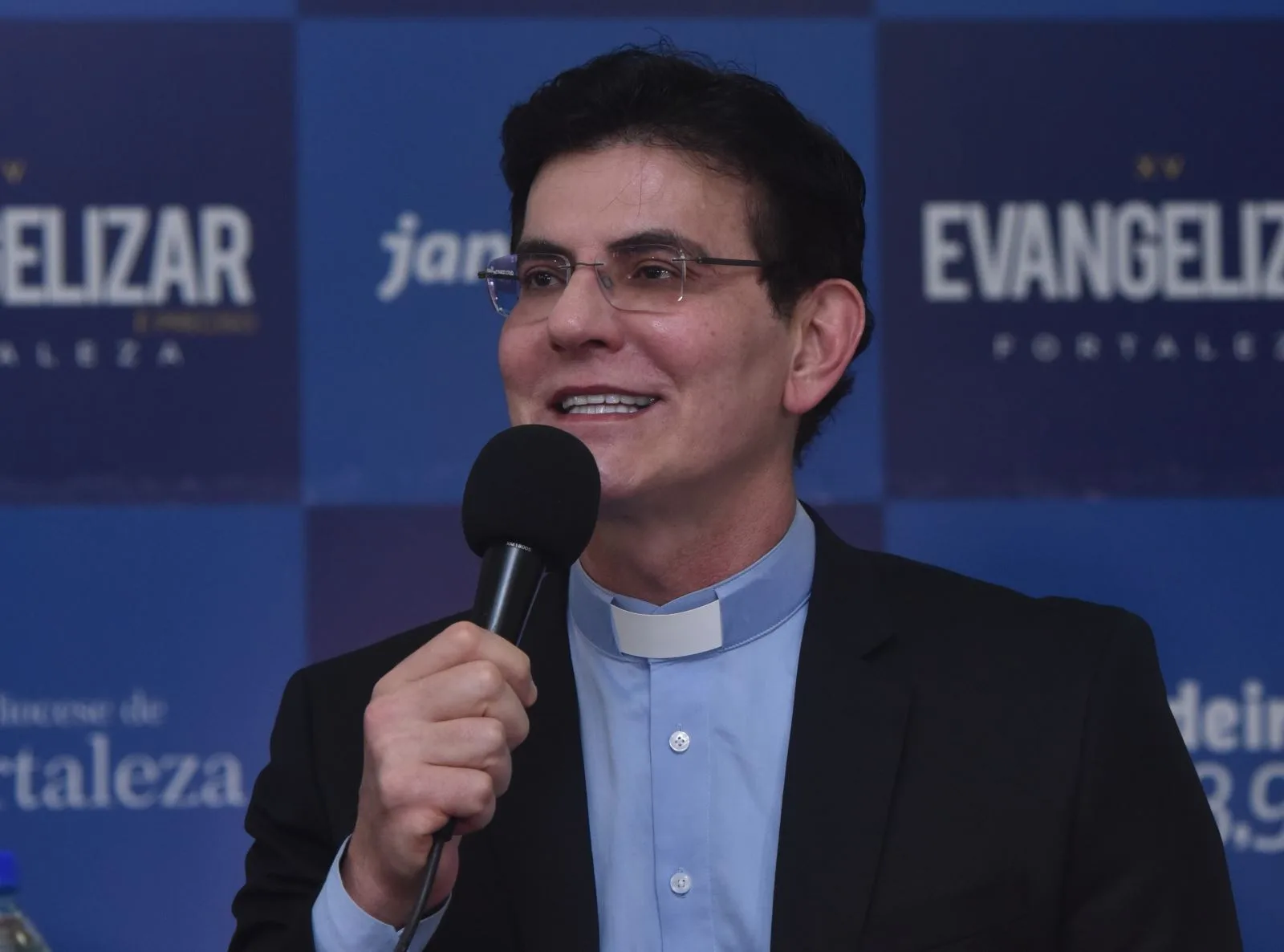 Padre Reginaldo Manzotti promove coletiva de imprensa sobre o XV Evangelizar É Preciso