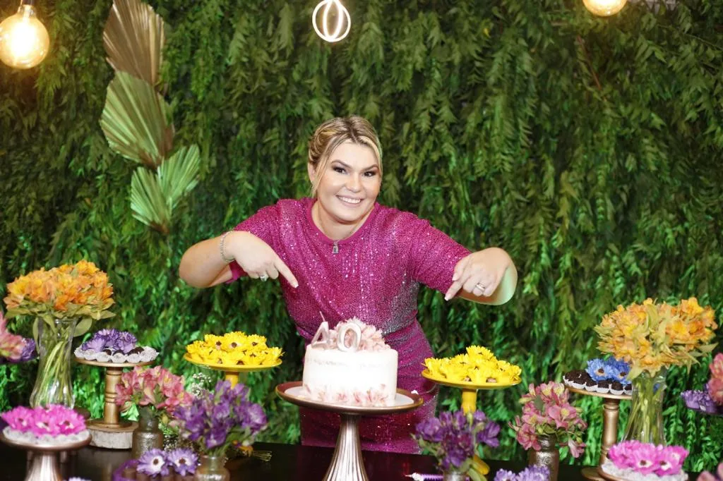 Mel Marzagão comemora 4.0 em noite de festa e muita alegria