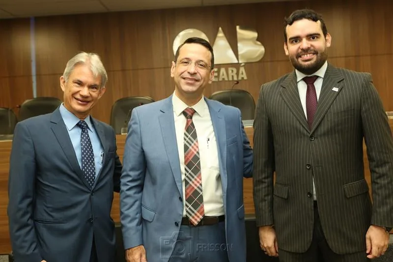 OAB-CE promove noite de autógrafos da série “Controvérsias Tributárias e os Precedentes do CARF”