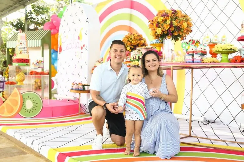 Renata e Marcello Vidal comemoram os três anos da filha Cecília com muita diversão