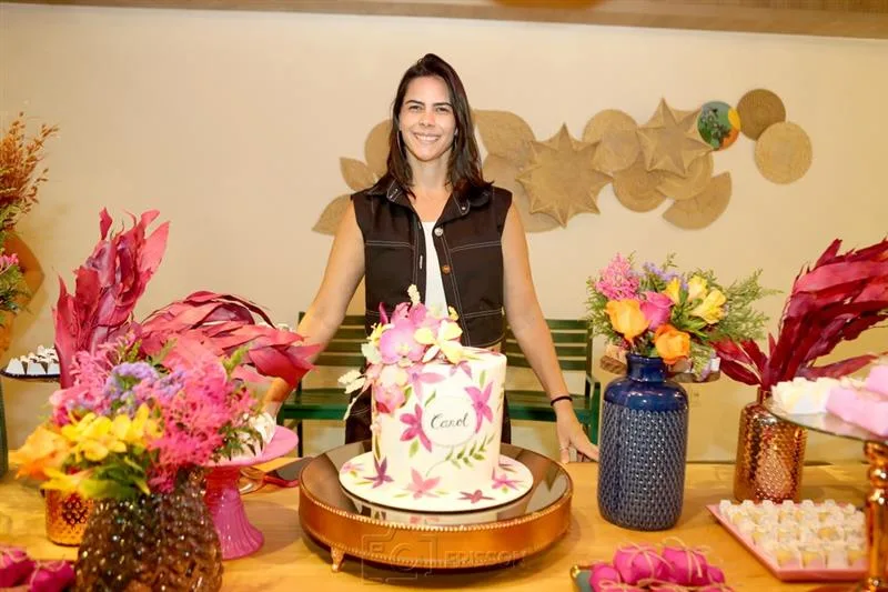 Carol do Ceará é figura central de festa surpresa articulada por amigas